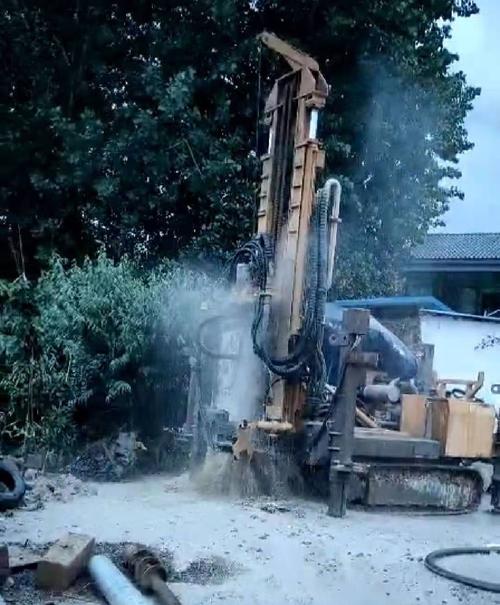 金安区钻岩石井